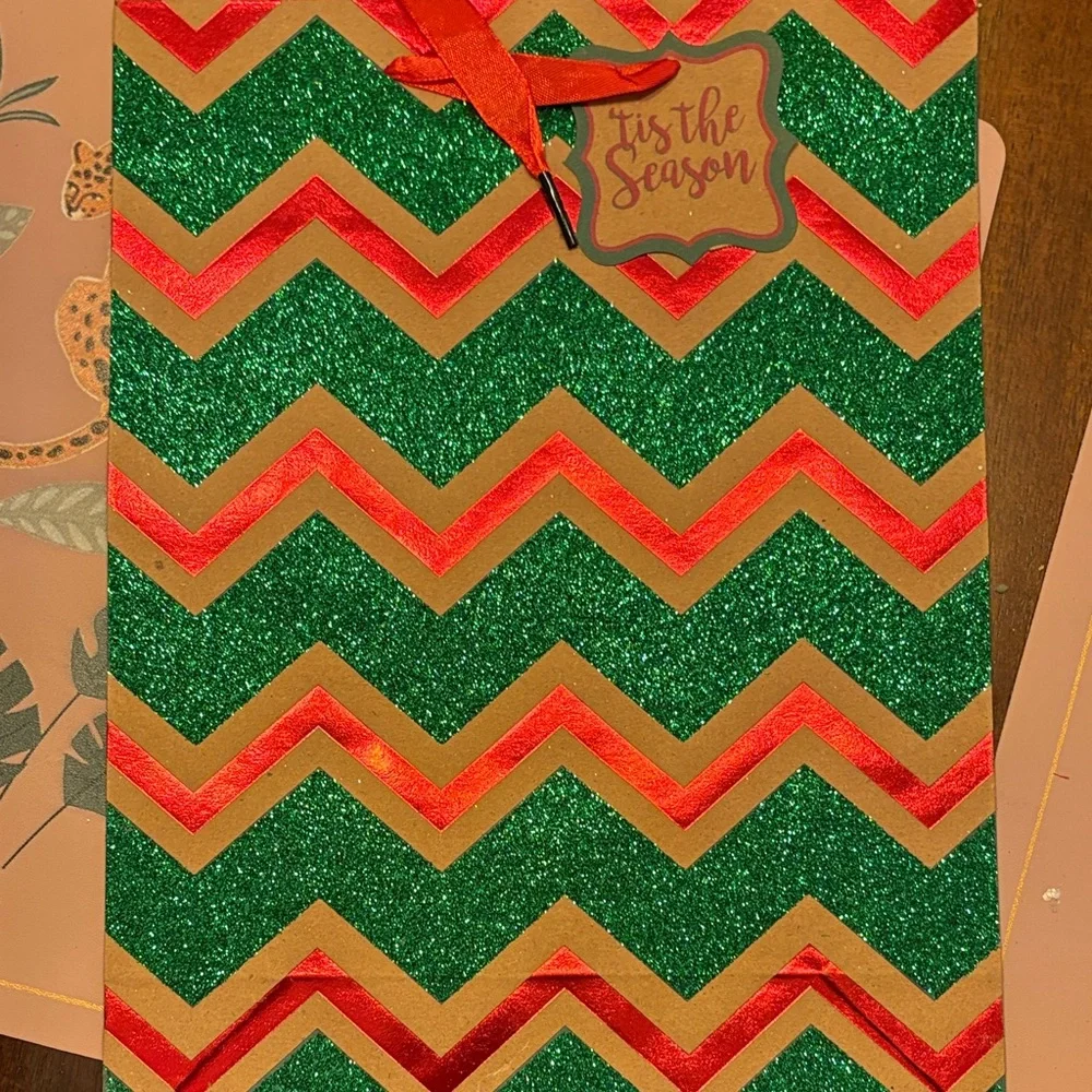 Festive Holiday Gift Wrap Set and Decor NWT!